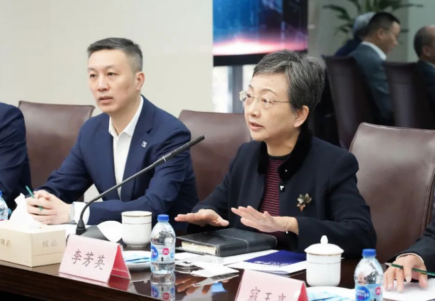 中石化高級副總裁劉宏斌一行益臨神開參觀考察(圖4) 中石化高級副總裁劉宏斌一行益臨神開參觀考察(圖4)