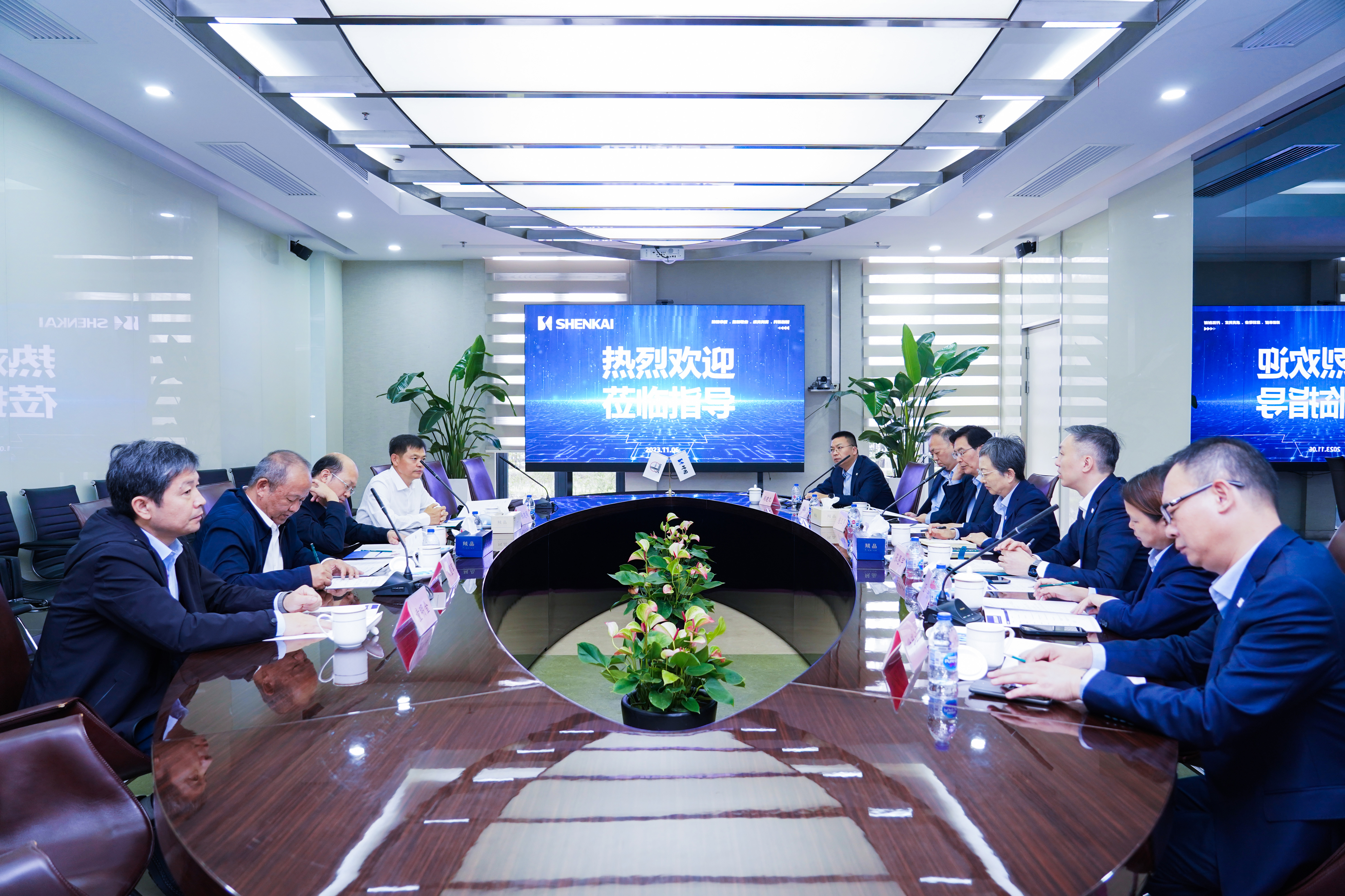 中國石化領(lǐng)導(dǎo)劉會友、張建闊一行蒞臨神開參觀考察(圖1)